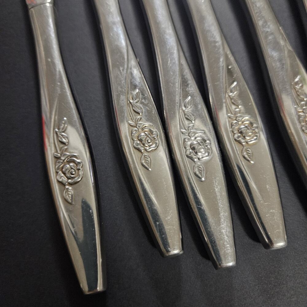 Oneida Lasting Rose Modern Set Of 11 Stainless Replacement Butter Knives - Picture 2 of 3
